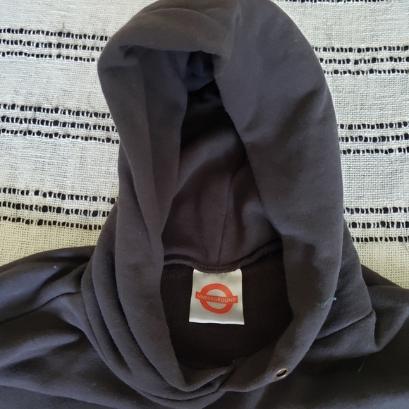 London Underground Train Sweatshirt / Hoodie - Picture 4 of 9